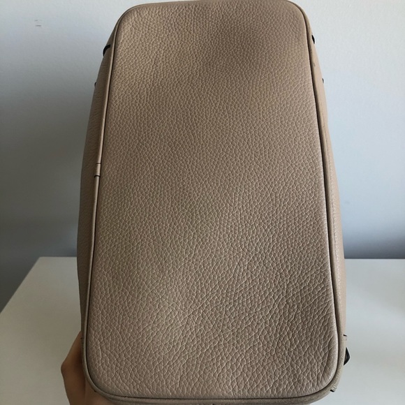 🤩HOST PICK🤩Like New Marc Jacobs Anchor Tote - Picture 9 of 16